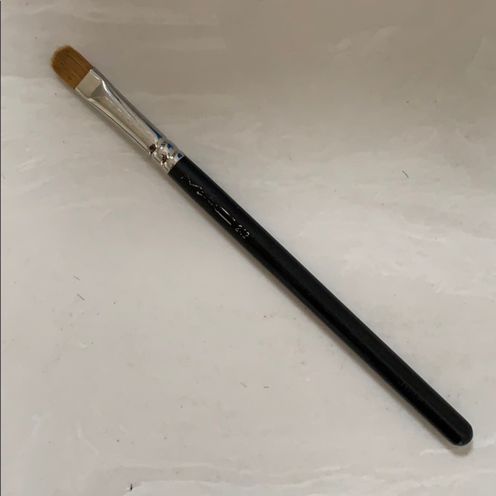 MAC 242 makeup brush